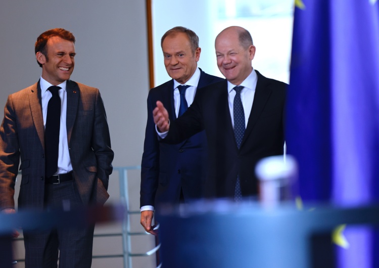Prezydent Macron, premier Tusk i kanclerz Scholz Wpadka Tuska i Macrona w Berlinie. Wszystko się nagrało [VIDEO]