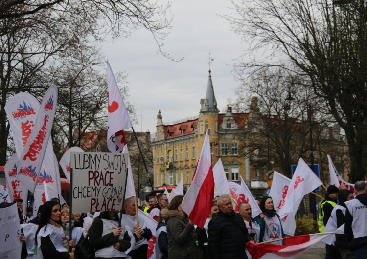 Nowosolski Marsz Solidarności  Ulicami Nowej Soli przeszedł Marsz Solidarności 