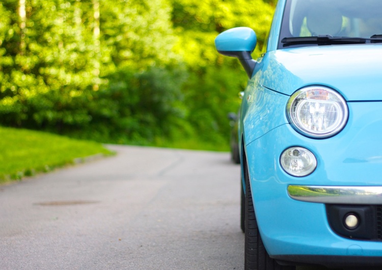 Fiat 500, zdjęcie poglądowe Fiat planuje przerabiać samochody elektryczne na spalinowe