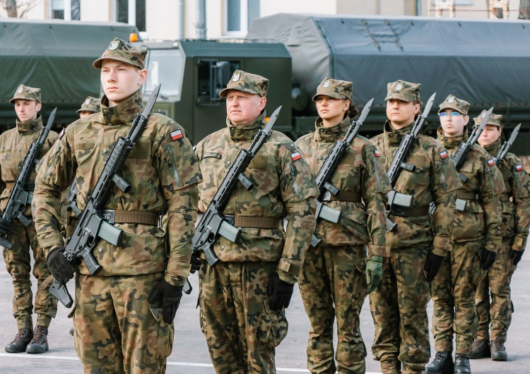Polscy żołnierze Szef BBN: Powinniśmy rozpocząć debatę nad obowiązkową służbą wojskową