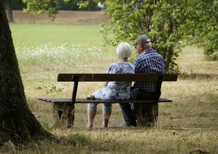 Emeryci - zdjęcie poglądowe Od 1 kwietnia emerytury będą niższe