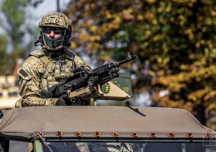 Polski żołnierz Sondaż: Wojska NATO na Ukrainie? Polacy odpowiedzieli
