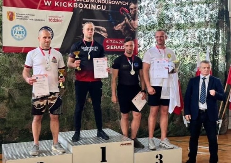 Arkadiusz Mruk na najwyższym stopniu podium Sukcesy związkowców z „S” w Pucharze Polski Wojska Polskiego i Służb Mundurowych w Kickboxingu