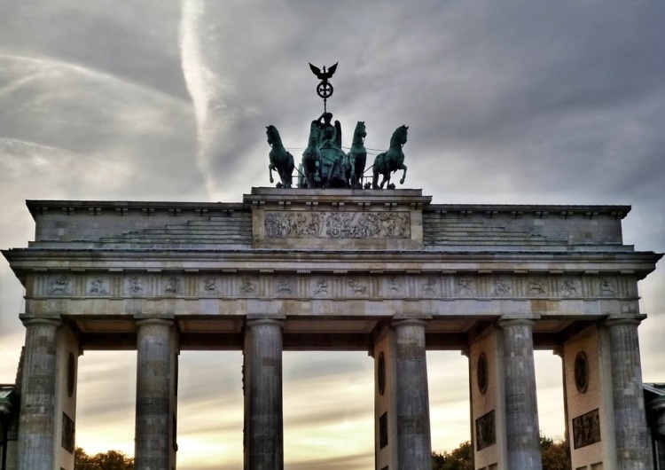 Brama Brandenburska, Berlin  Liczba przestępstw w Niemczech najwyższa od 2016 r. MSW ostrzega imigrantów