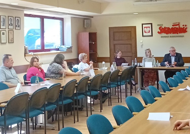 Spotkanie przedstawicieli pracowników pomocy społecznej Pomoc społeczna województwa podkarpackiego jednoczy siły