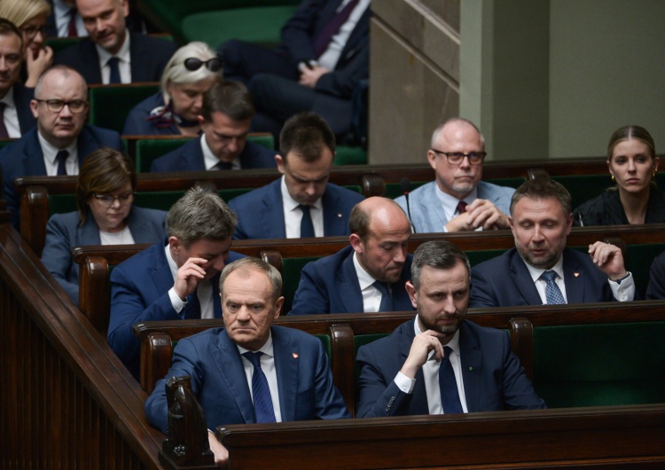 Donald Tusk Zbigniew Kuźmiuk: Tusk twierdzi, że ceny benzyny nie zależą od premiera. A co mówił przed wyborami?