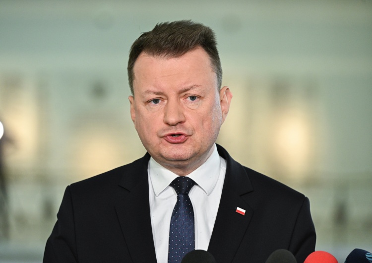 Mariusz Błaszczak Mariusz Błaszczak wskazał, gdzie zdaniem PiS-u powinni trafić relokowani do Polski migranci