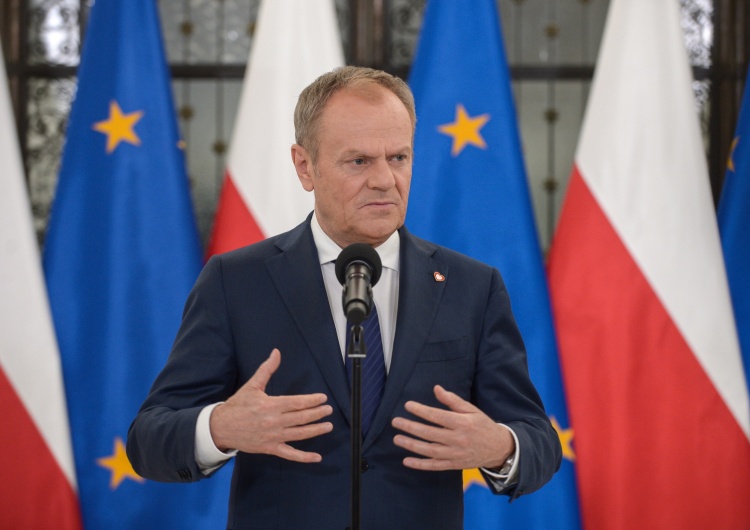 Donald Tusk Demolka państwa. Ośmiogwiazdkowy „program” Tuska w praktyce