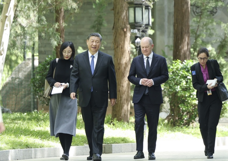 Xi Jinping i Olaf Scholz Ekspert: Chiny są bardziej zadowolone z wizyty Scholza niż USA