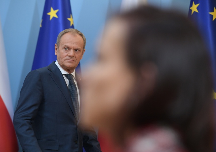 Donald Tusk  Tak Donald Tusk uciekł przed pytaniem o benzynę po 5,19 zł [WIDEO]