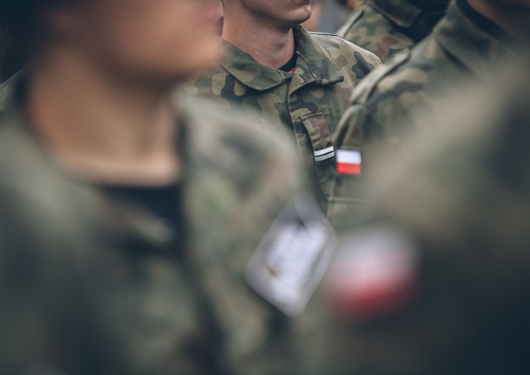 Żołnierze Wojska Polskiego, zdjęcie poglądowe Śląsk: Groźny wypadek pojazdu wojskowego. Pięcioro żołnierzy trafiło do szpitala