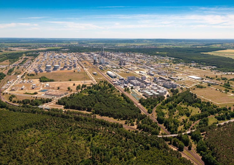 PCK Schwedt Niemcy kombinują ws. emisji szkodliwych substancji przez rafinerię przy granicy z Polską