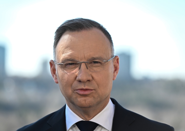 Andrzej Duda Polacy niemal równo podzieleni po spotkaniu Duda–Trump [SONDAŻ]