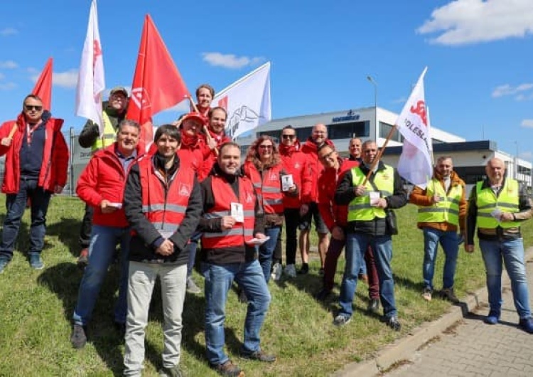 Pikieta przed Hoerbiger w Bolesławcu „Pomimo nieudanych prób przegonienia nas przez Pana Dyrektora i Panią Dyrektor zakładu…” Pikietowała Solidarność Hoerbiger w Bolesławcu