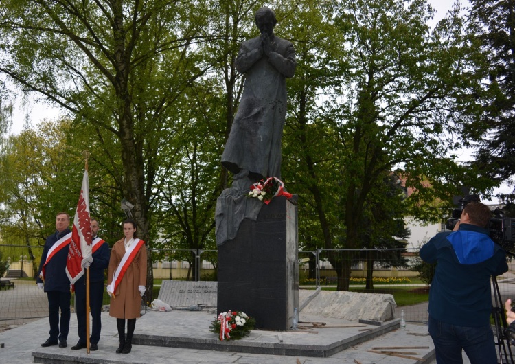  Imieniny bł. ks. Popiełuszki. Podlaska Solidarność złożyła kwiaty pod pomnikiem