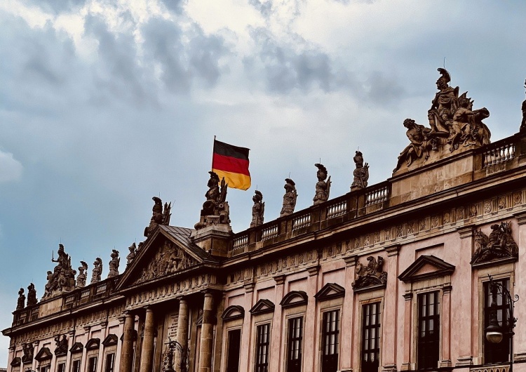 Bundestag, zdjęcie poglądowe Dlaczego Niemcy są bogate, a Niemcy stosunkowo „biedni”?