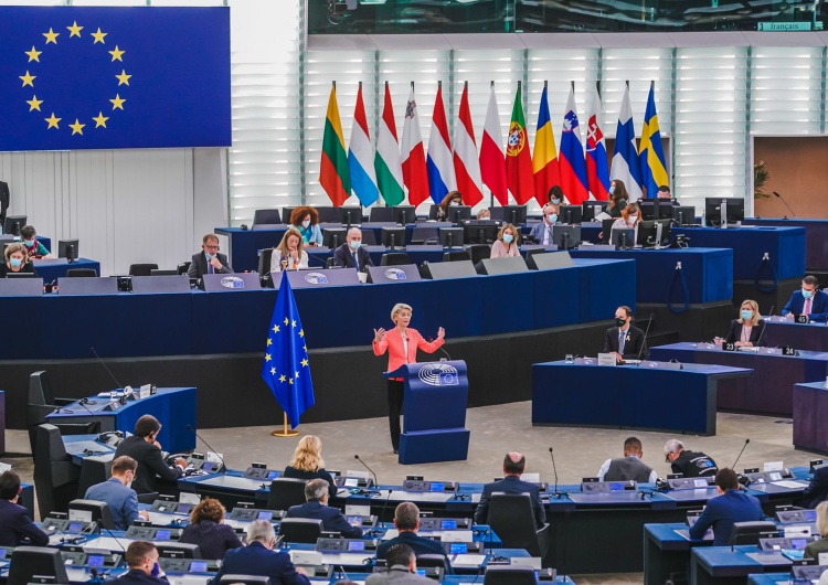 Parlament Europejski  Czas pokazać czerwoną kartkę eurokratom - wybory ważne jak nigdy wcześniej 