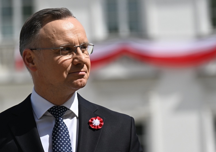 Andrzej Duda Prezydent Duda: Związek między barwami RP a Polakami na całym świecie jest nierozerwalny