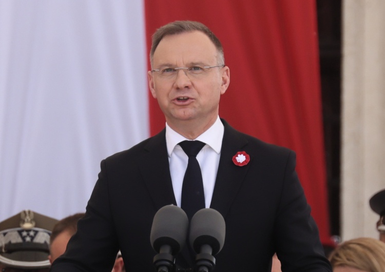 Prezydent Andrzej Duda  Prezydent na Święto Konstytucji 3 maja: Potrzebna jest silna armia i CPK 