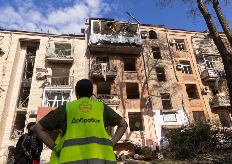 Ukraina. Zniszczenia po ataku w centrum Charkowa Ukraina: Ponad 400 tys. odbiorców bez prądu po rosyjskim ataku dronów