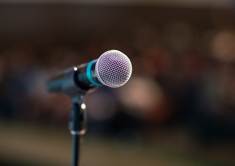 mikrofon Znana piosenkarka skarży się na matury: „Przez ten egzamin ludzie odbierają sobie życie”