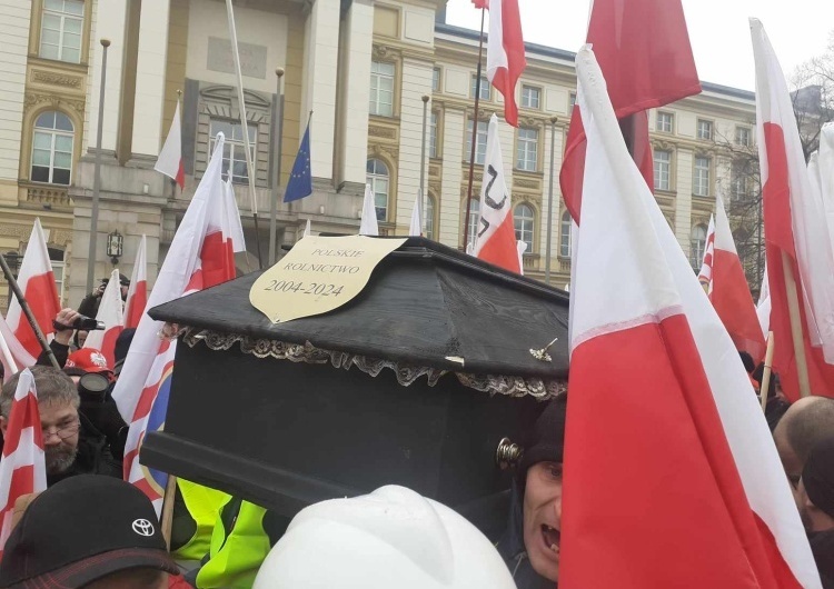 Rolnicy protestują przeciwko Zielonemu Ładowi Klimatyczna śmierć nadejdzie jutro. A może pojutrze? 