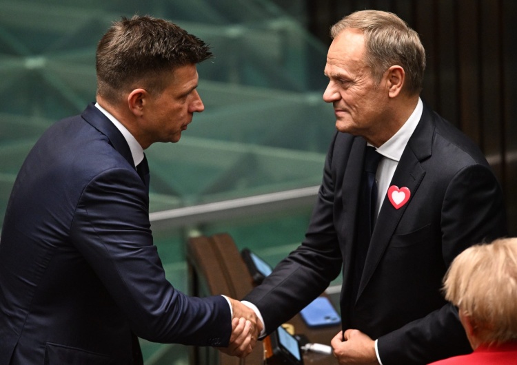 Poseł Ryszard Petru i premier Donald Tusk Petru: „Polska coraz bliżej przyjęcia waluty euro”