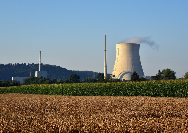 Elektrownia jądrowa, zdjęcie poglądowe Minister rządu Tuska zapowiedziała sześć lat opóźnienia programu atomowego
