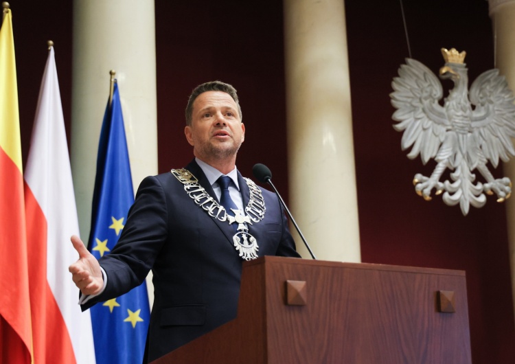 Prezydent Warszawy Rafał Trzaskowski  Trzaskowski niegrzecznie do protestujących młodych ludzi [VIDEO]