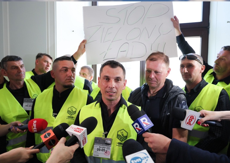 Strajk okupacyjny w Sejmie Trwa strajk okupacyjny w Sejmie. Rolnicy wzywają Tuska