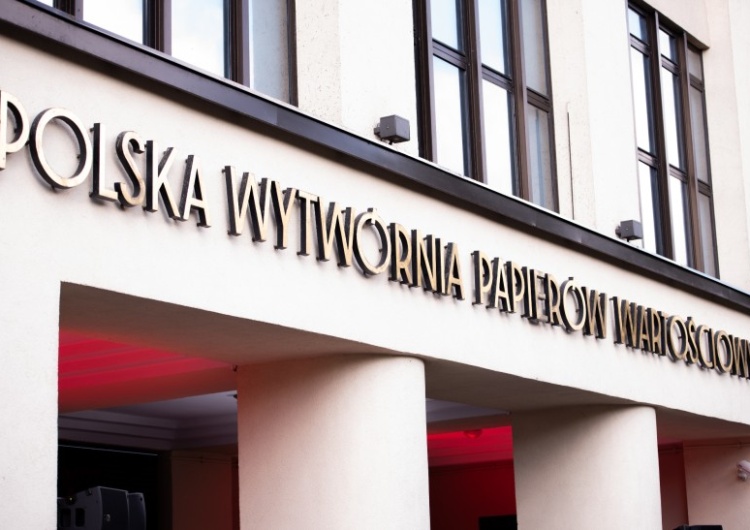 PWPW Według TVN-u nowe władze PWPW zwiększyły sobie pensje. Jest mocny komentarz Sasina