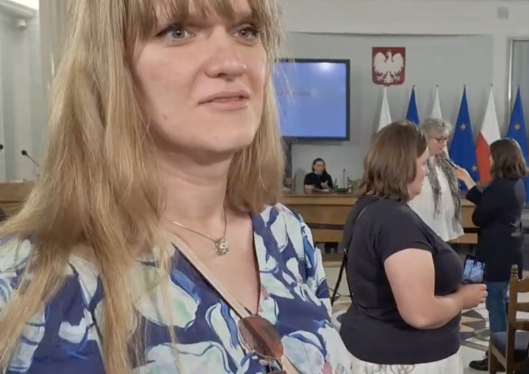 Szokujące pytania transseksualnego dziennikarza PAP  „Czy ksiądz był w ciąży?”. Szokujące pytania transseksualnego dziennikarza PAP [WIDEO]