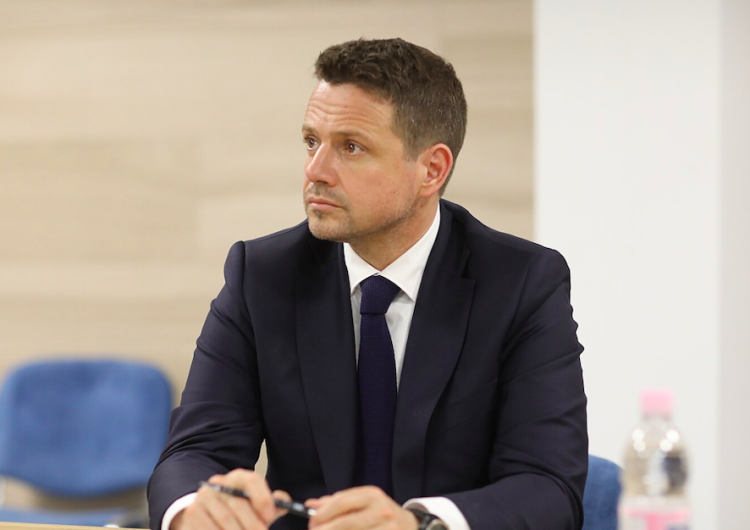 Rafał Trzaskowski Ekspert politolog o decyzji Trzaskowskiego ws. symboli religijnych: Niezrozumiała i szkodliwa