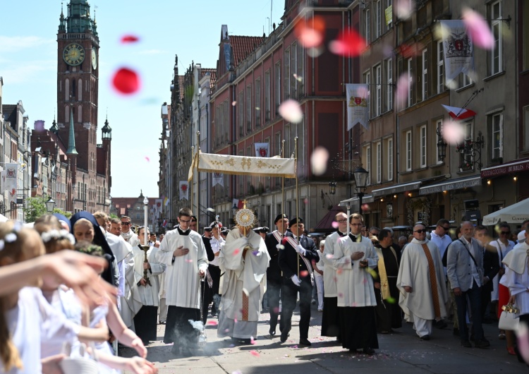 Procesja Bożego Ciała w Gdańsku Przez miasta i wsie w całej Polsce przeszły masowe procesje Bożego Ciała [FOTO, WIDEO]