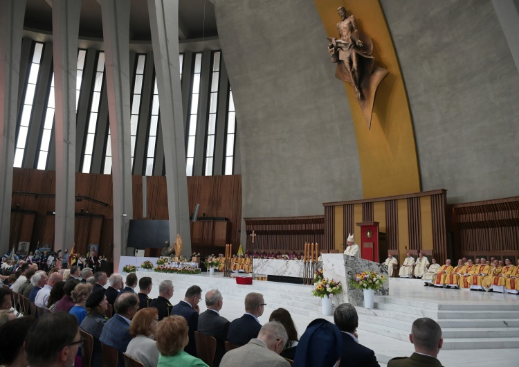 Msza św. w Świątyni Opatrzności Bożej. Homilia kard. Rysia XVII Święto Dziękczynienia: