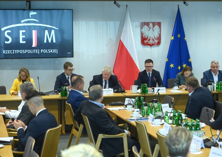 Spotkanie strony rządowej z rolnikami w Sejmie Solidarność RI na spotkaniu z marszałkiem Hołownią i ministrami Siekierskim oraz Pełczyńską-Nałęcz: „Nie” dla Zielonego Ładu!
