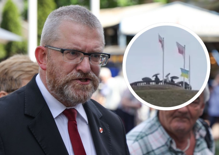 Grzegorz Braun usunął flagę Ukrainy z Kopca Kościuszki Grzegorz Braun usunął flagę Ukrainy z kopca Kościuszki