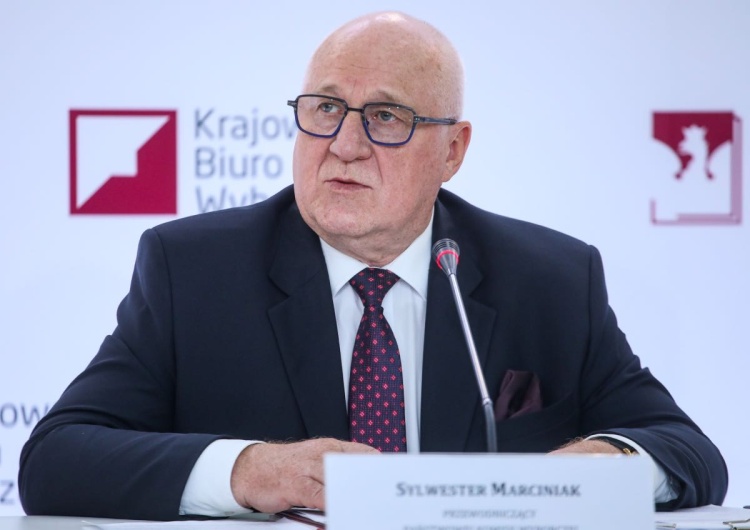 Przewodniczący Państwowej Komisji Wyborczej Sylwester Marciniak podczas konferencji PKW Wybory do PE. Nowe informacje PKW: