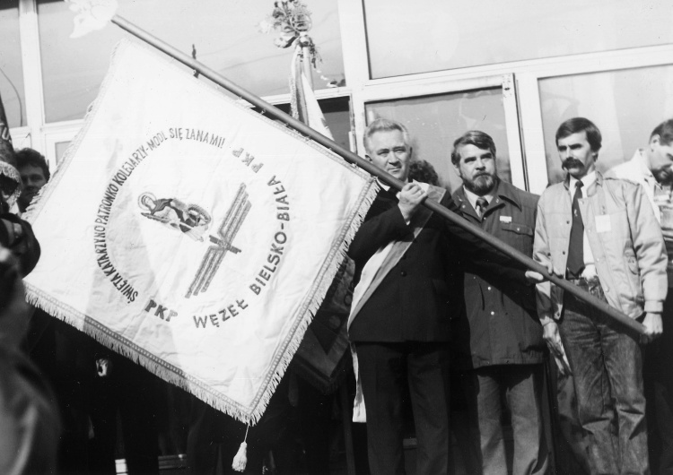 Henryk Malik Nie żyje Henryk Malik, działacz kolejowej „S”, wieloletni chorąży sztandaru podbeskidzkiej Solidarności