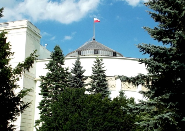 Sejm RP Wiadomo, kto wszedł w nocy na dach Sejmu. „Chciałem sobie zrobić zdjęcie”