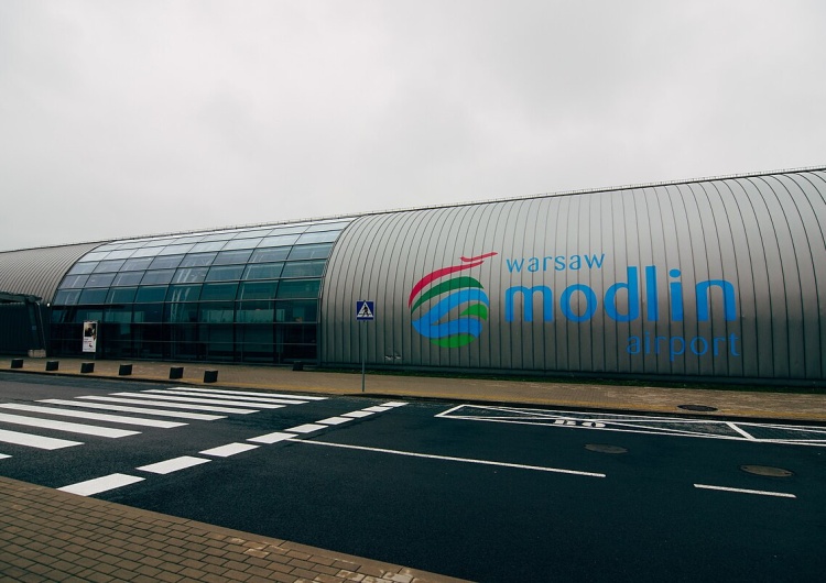 Lotnisko Warszawa - Modlin Rząd stawia na Modlin... Ministerstwo zatwierdziło Plan Generalny
