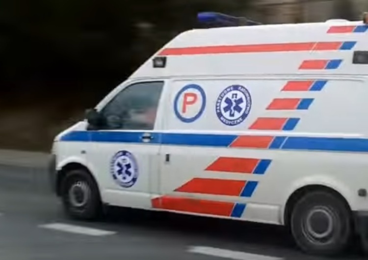 Karetka pogotowia / zdjęcie poglądowe Wypadek w Lubuskiem. Poszkodowany 4-letni chłopiec