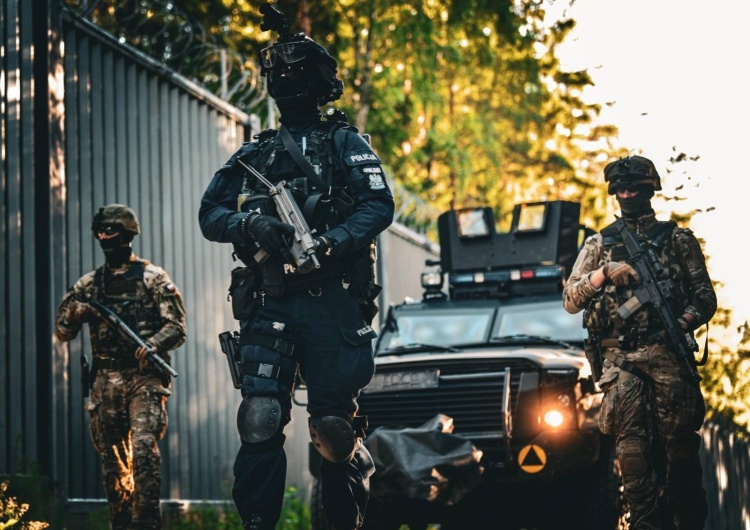 Patrol przy granicy Szef MON zapewnia żołnierzy: „Nie będziesz karany”