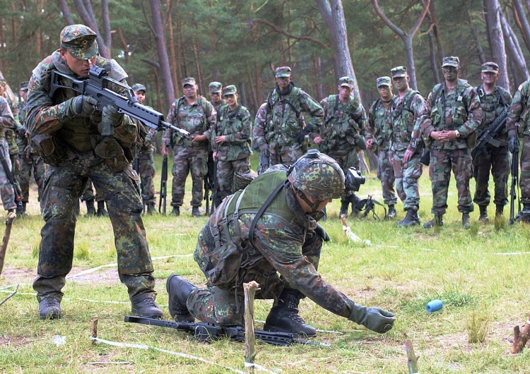 Żołnierze Bundeswehry. Ilustracja poglądowa Byli niemieccy żołnierze mieli okraść Bundeswehrę, aby ratować Ukrainę