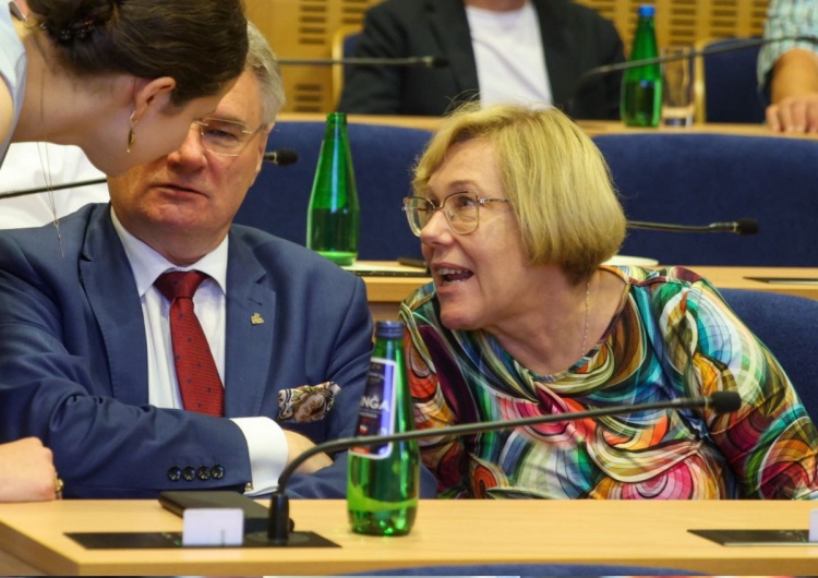Barbara Nowak zrezygnował z mandatu radnej Barbara Nowak rezygnuje z mandatu. Kto zajmie jej miejsce?