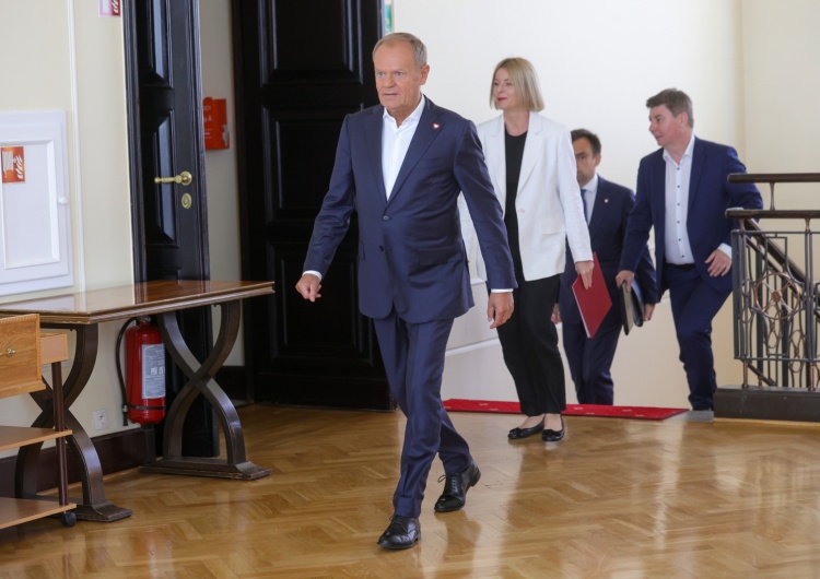 Donald Tusk Upada następny ze