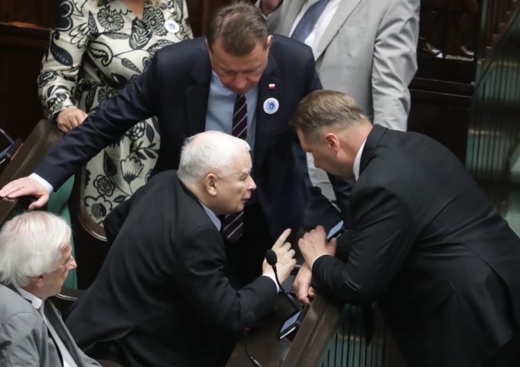 Politycy PiS w Sejmie Co z subwencją wyborczą PiS? Jest decyzja PKW