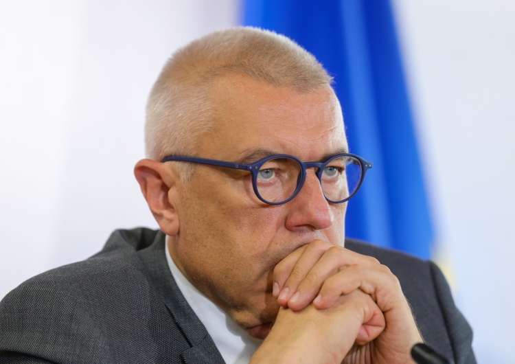 Roman Giertych Tusk zawiesił Giertycha w klubie KO i pozbawił go funkcji