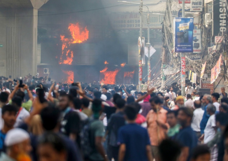 protesty w Bangladeszu Krwawe protesty w Bangladeszu: 105 osób zginęło podczas starć protestujących z policją