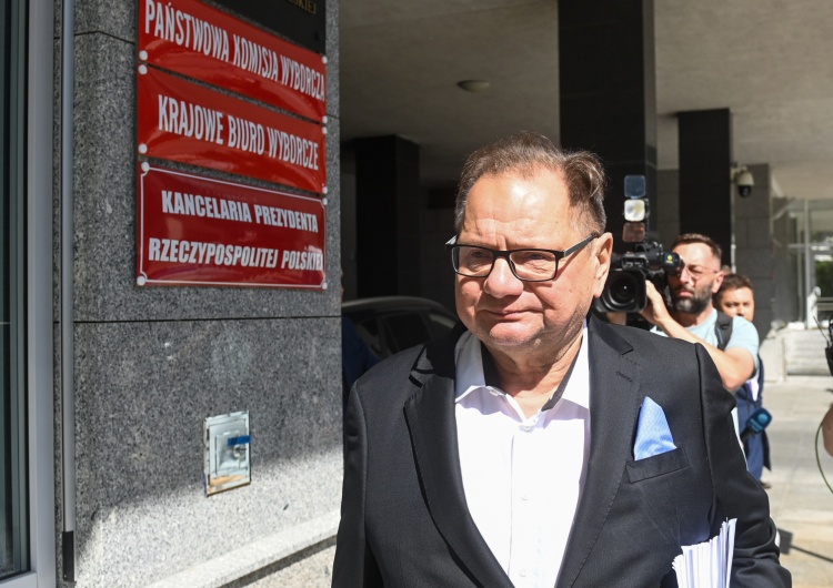 Ryszard Kalisz Ryszard Kalisz przekazał informacje z obrad PKW ws. subwencji dla PiS